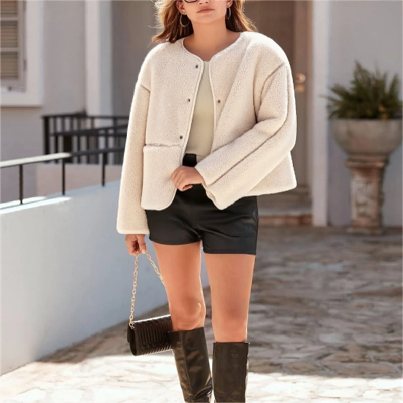 Veste Oversize Blanche Femme – Douceur Structurée & Élégance Minimaliste – Image 1