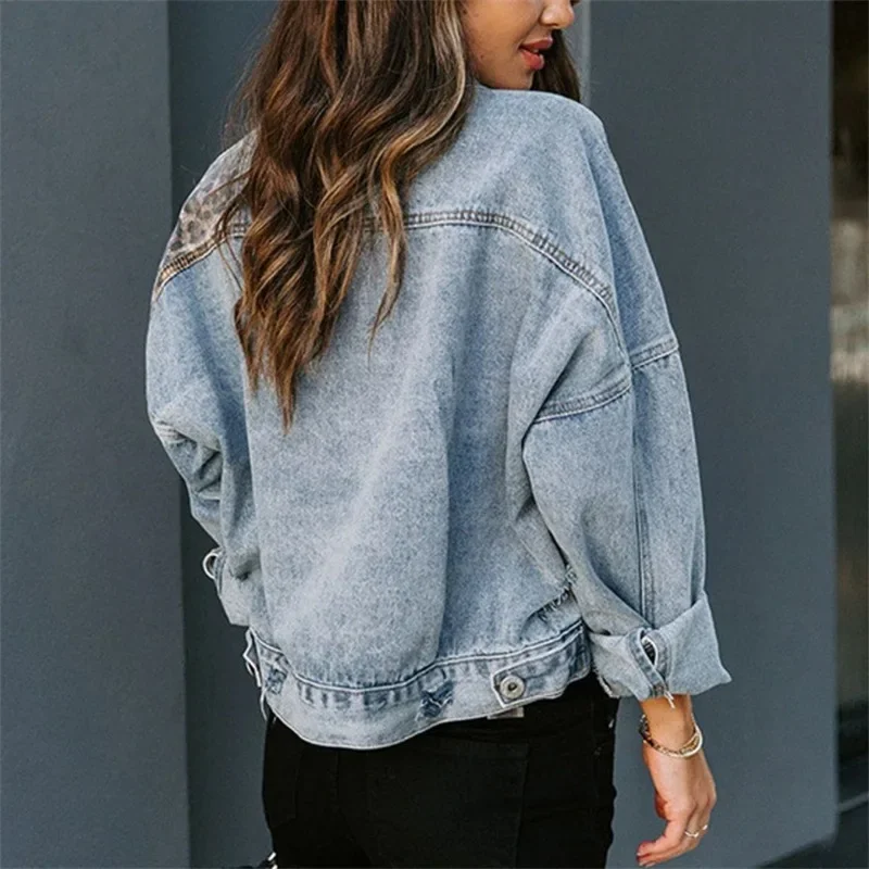 Veste en Jean Femme avec Empiècements Léopard – Audace & Style Urbain – Image 4