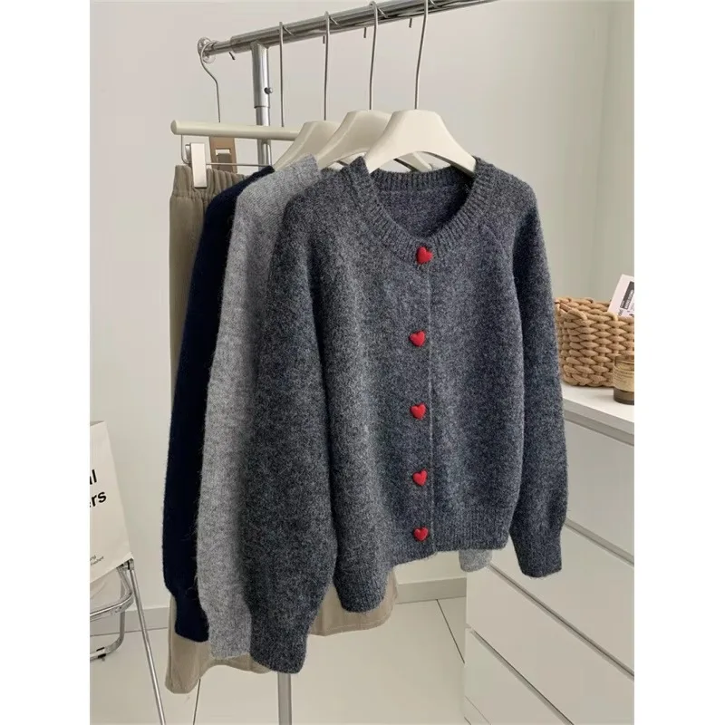 Pull tricoté avec boutons cœur – Image 14