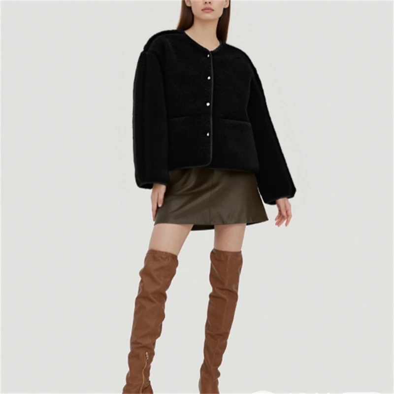 Veste Oversize Blanche Femme – Douceur Structurée & Élégance Minimaliste – Image 2