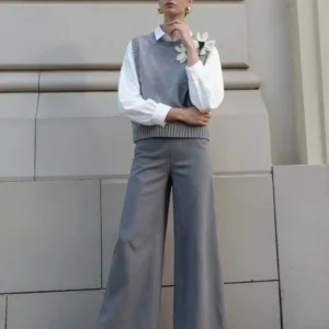 Ensemble Femme Chic – Chemise Blanche, Pantalon Large & Pull Fleur Appliqué