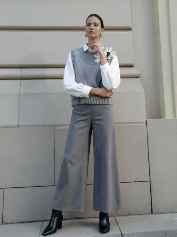 S3963f4ba570146eaac5a7bbd708baa86M.webp Ensemble Femme Chic – Chemise Blanche, Pantalon Large & Pull Fleur Appliqué