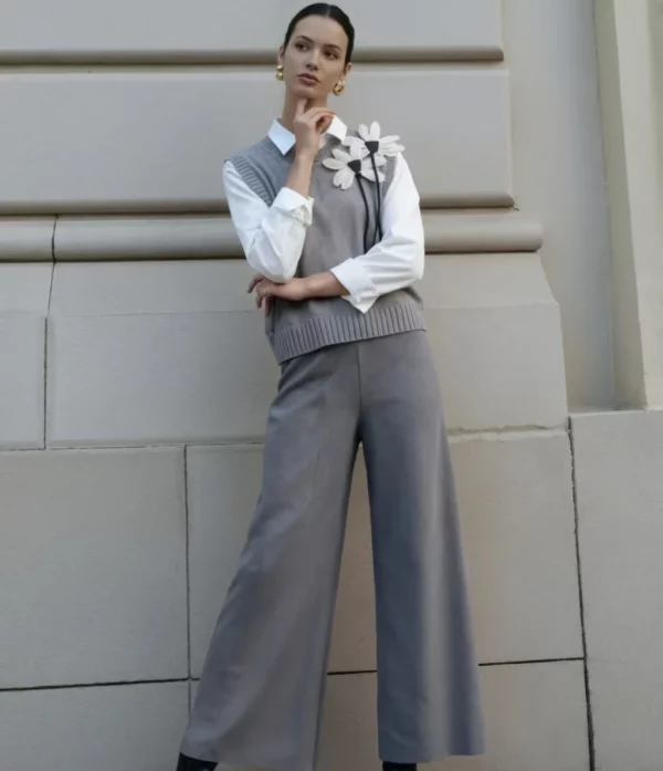 Ensemble Femme Chic – Chemise Blanche, Pantalon Large & Pull Fleur Appliqué – Image 5