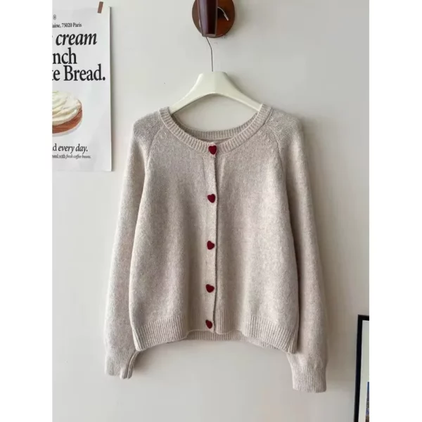 Pull tricoté avec boutons cœur – Image 13