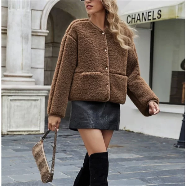 Veste Oversize Blanche Femme – Douceur Structurée & Élégance Minimaliste – Image 4